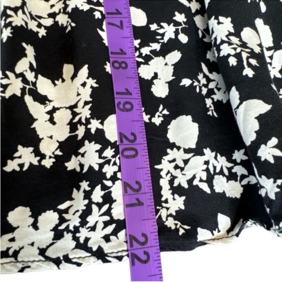 ZARA Black & White Floral Blouse Keyhole Neck w/Elastic Button Fastener, Size M. - Picture 11 of 11